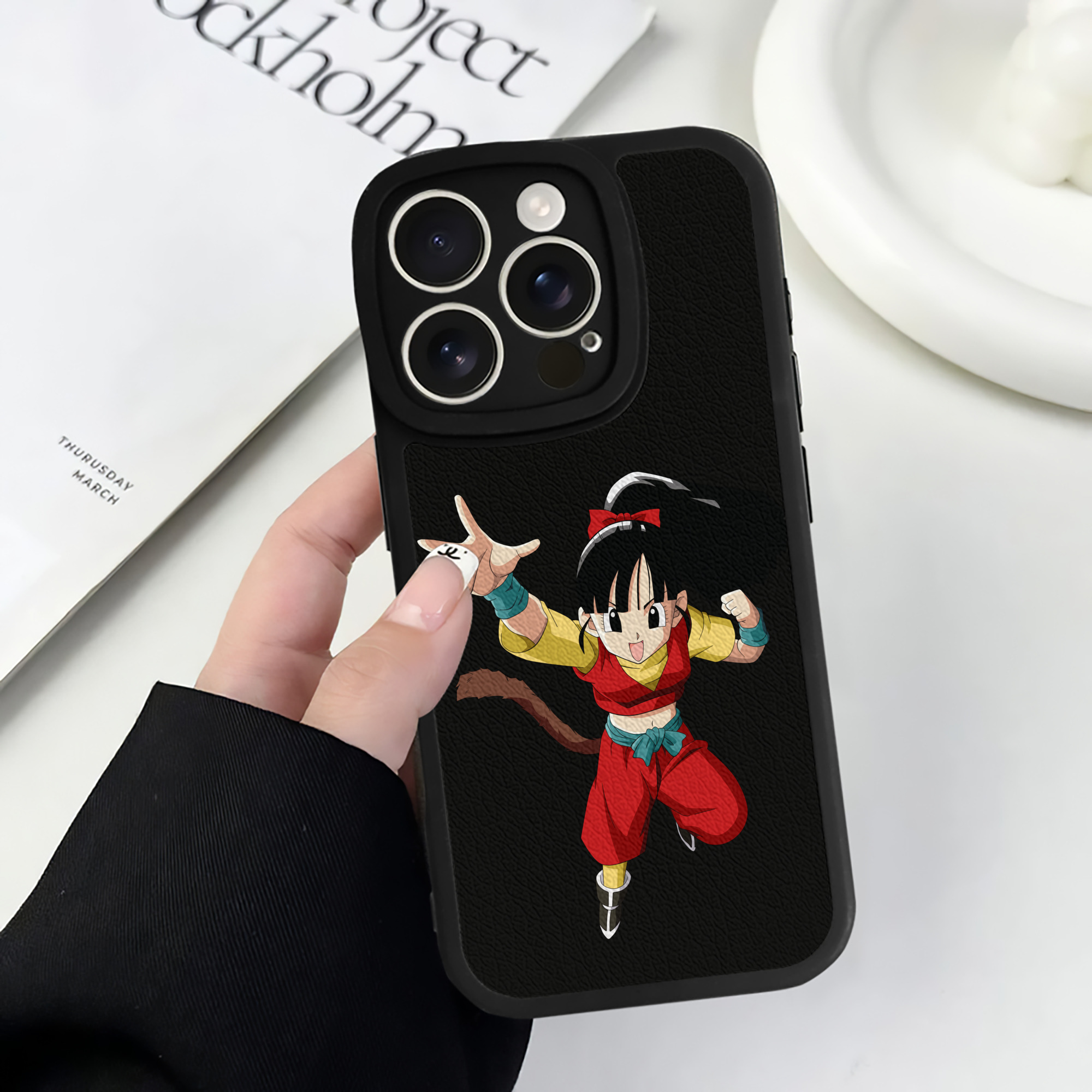 （画像用） ドラゴンボール パン DRAGON BALL Pan 【iPhone 16シリーズ対応】シリコンスマホケース（レザー調） 材質：シリコン